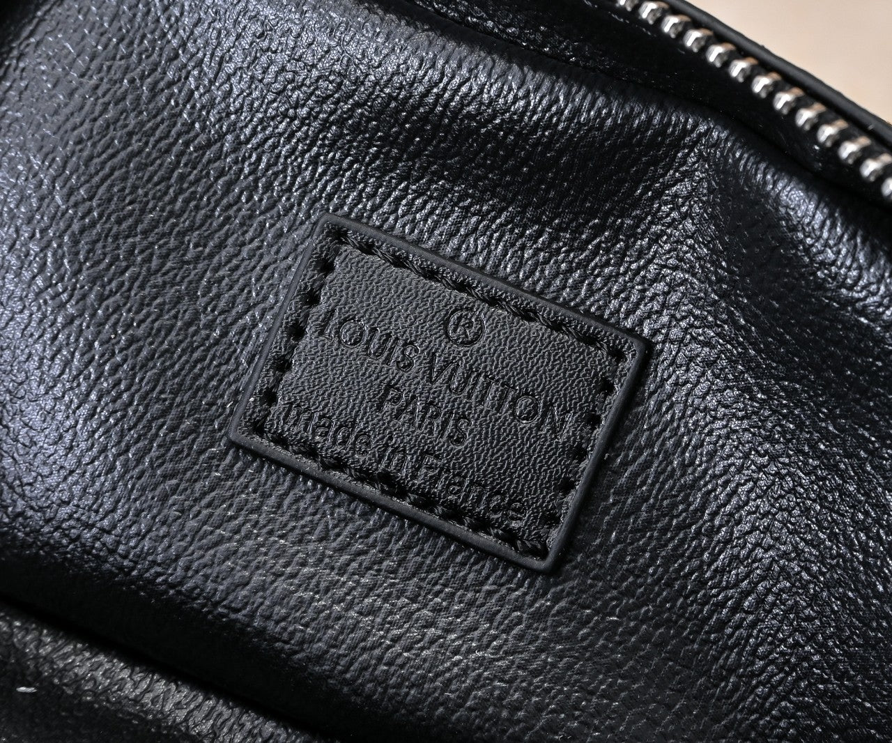 15XE11BDE Stylish leather bag