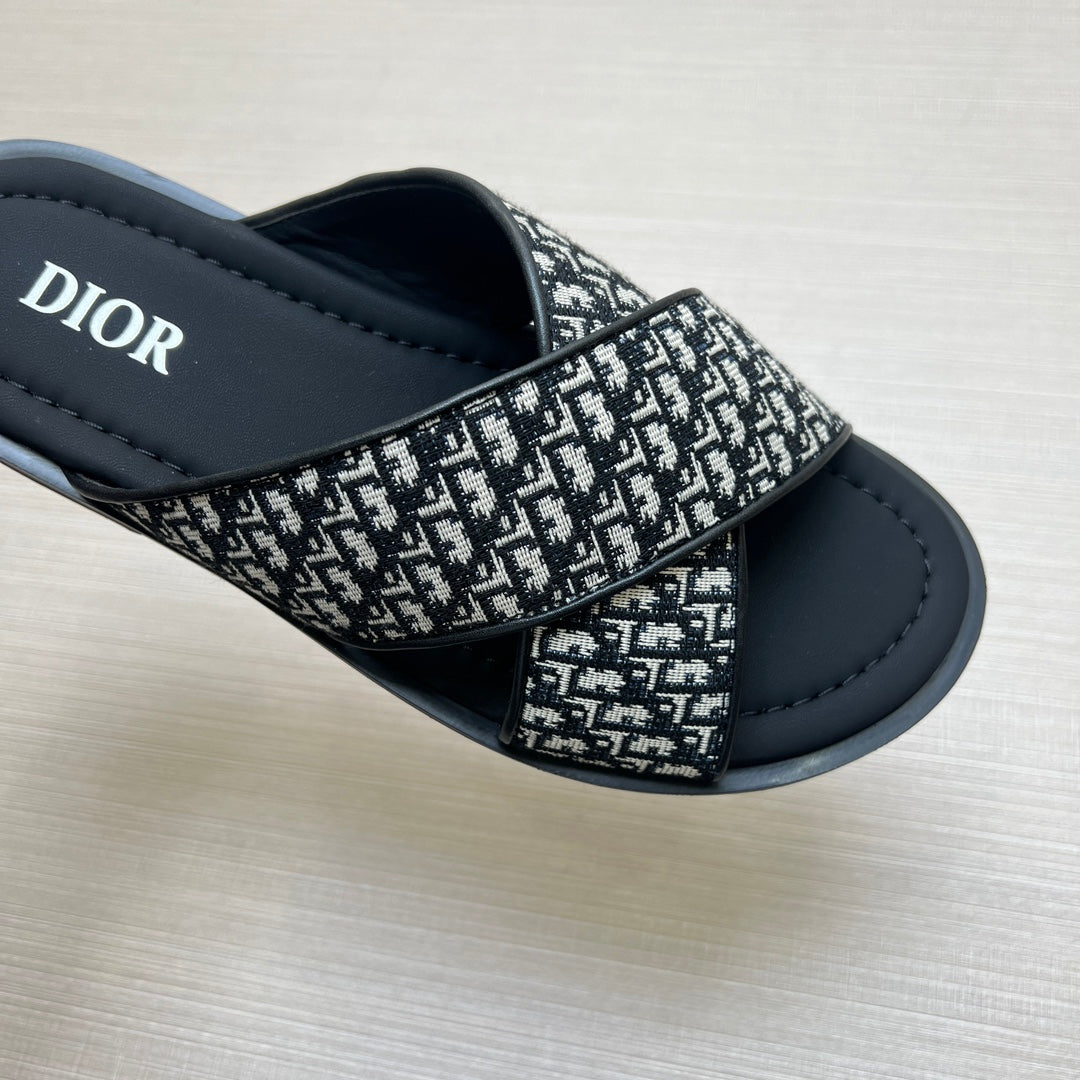 54D81ZDE Stylish slippers