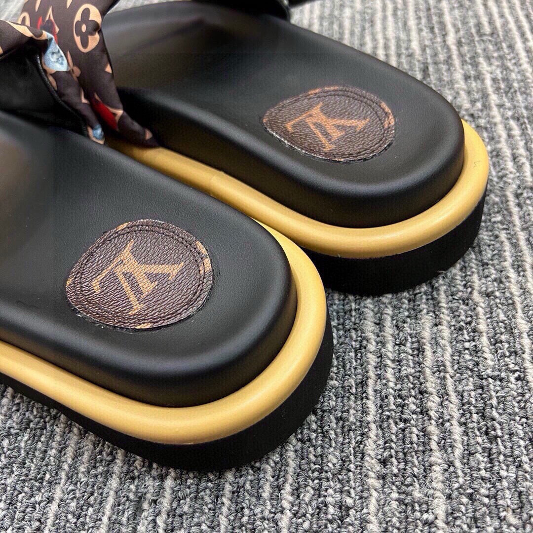 5QE12ZDE Stylish Slippers