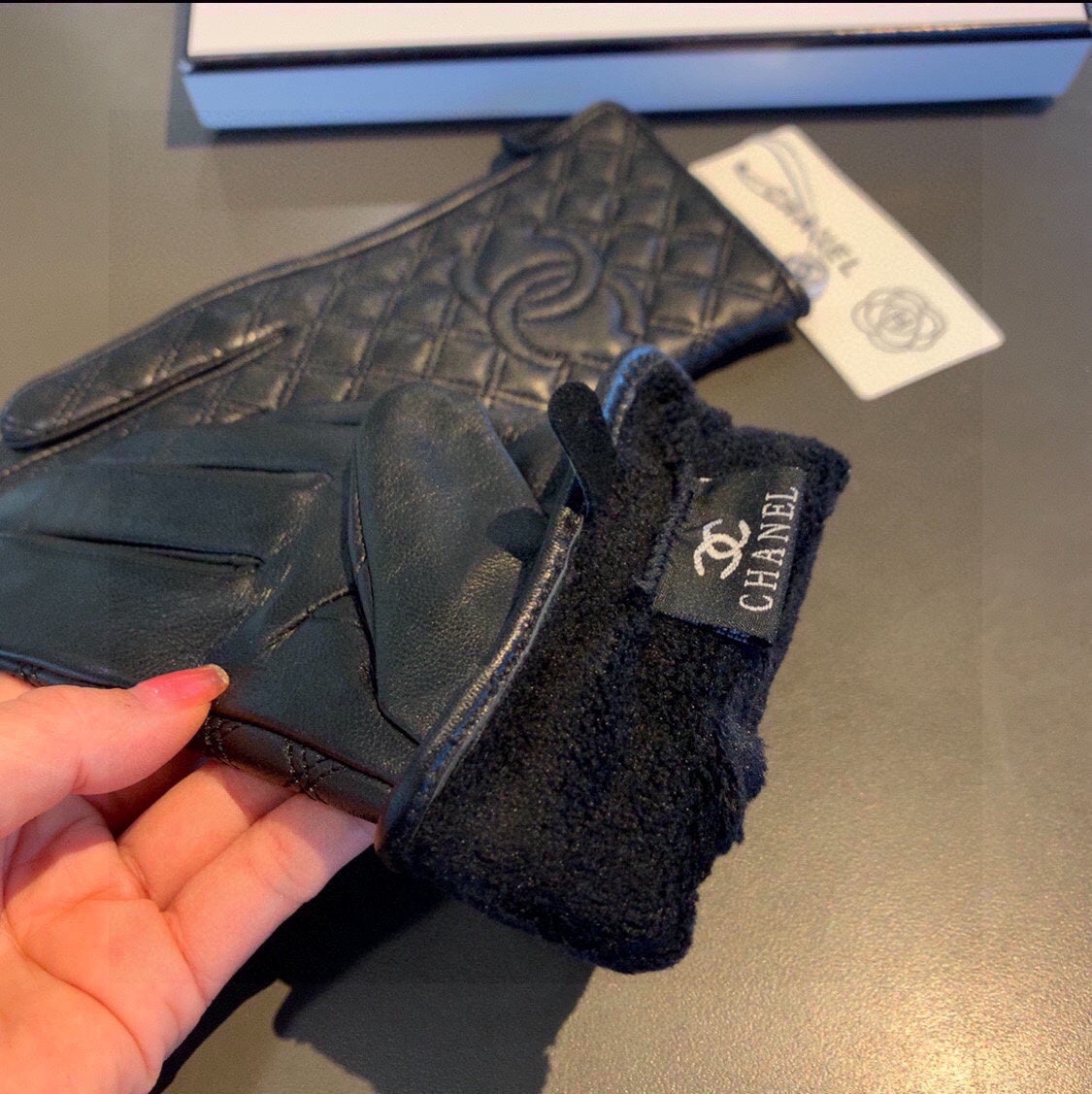 14C34SDE Stylish sheepskin gloves