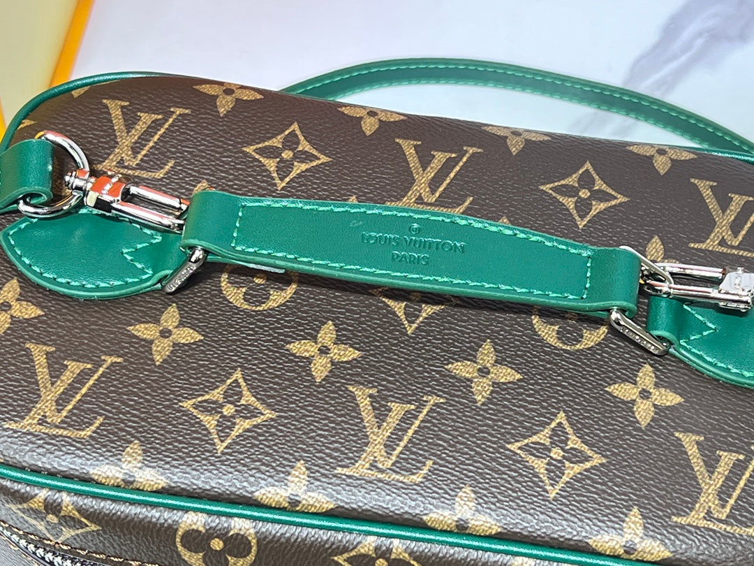 15XE10BDE Stylish leather bag