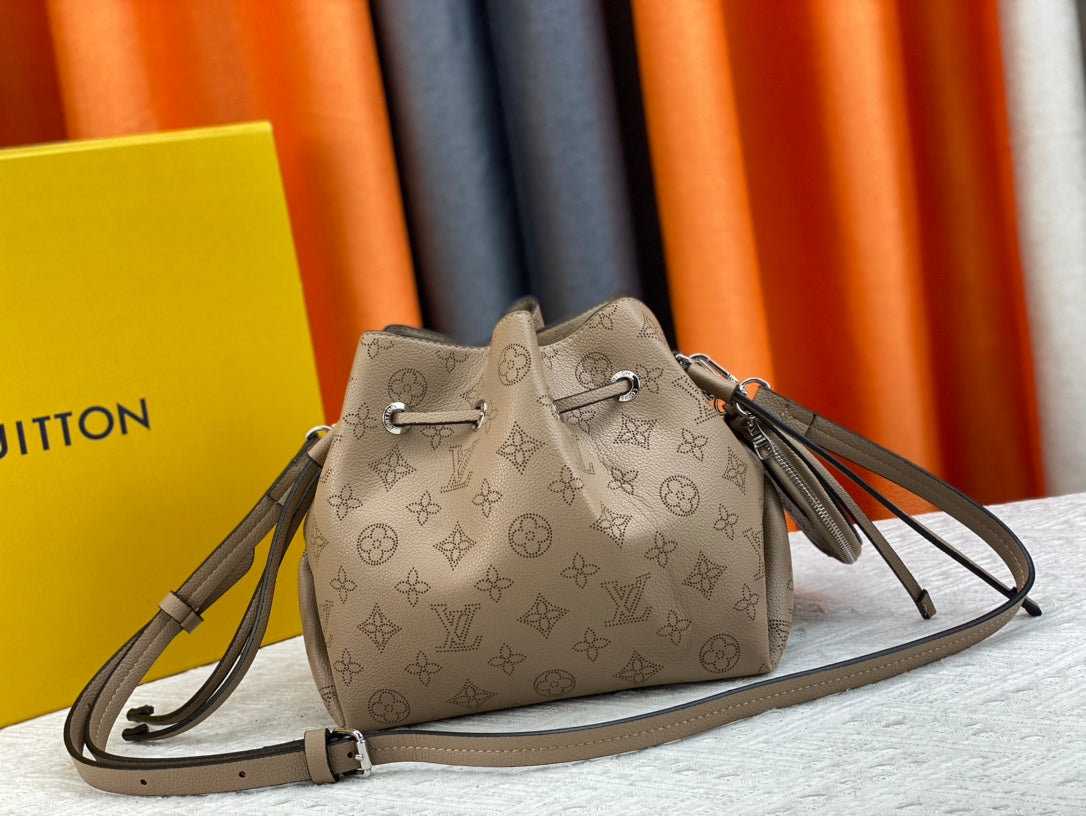 165NE98BDE Stylish leather bag