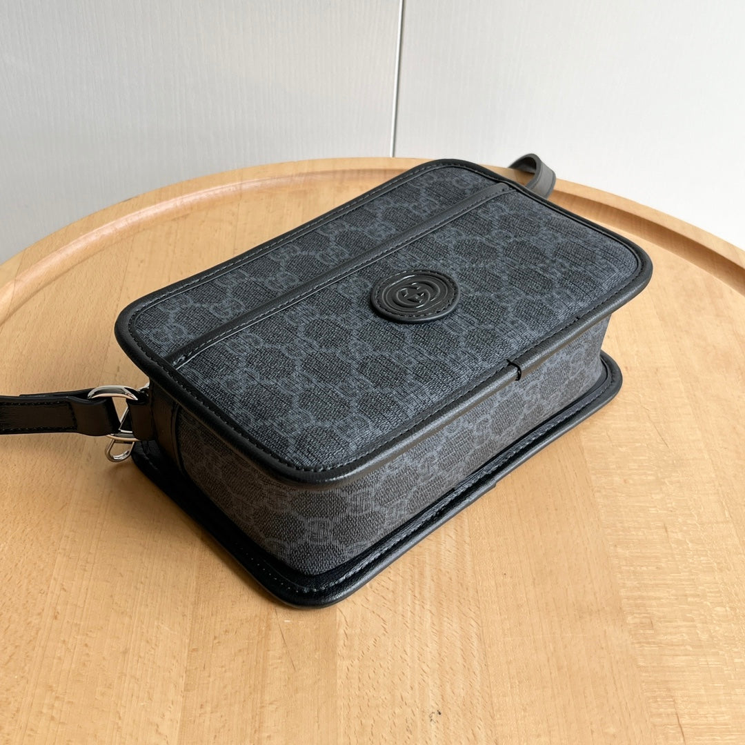155NB81BDE Stylish leather bag