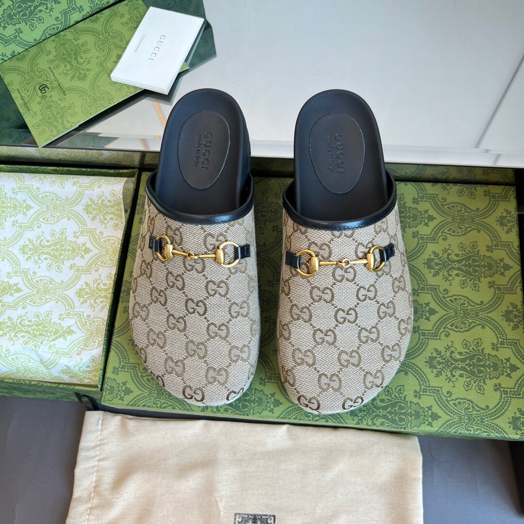 2YB26ZDE Stylish Slippers