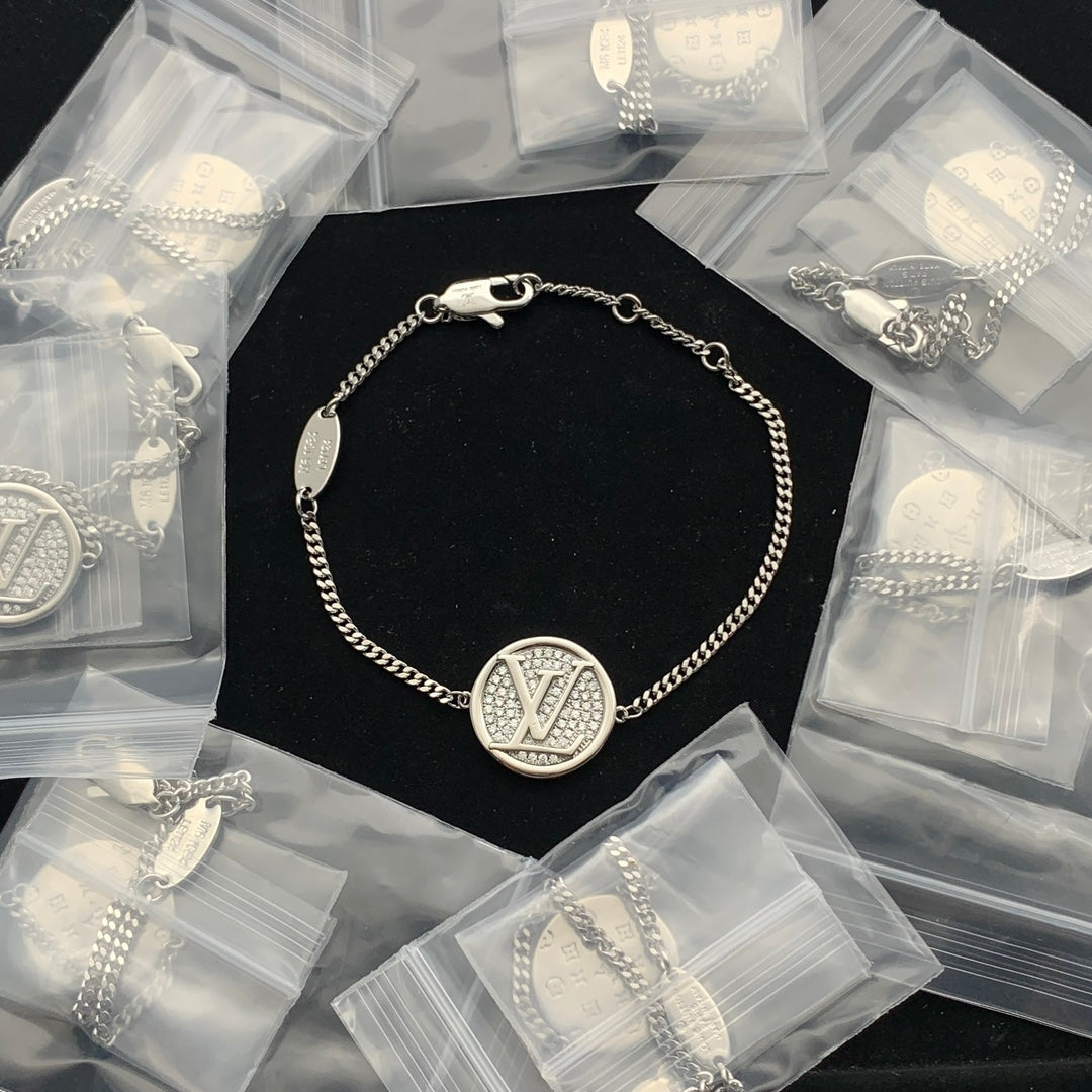 84E22KDE Stylish Bracelets