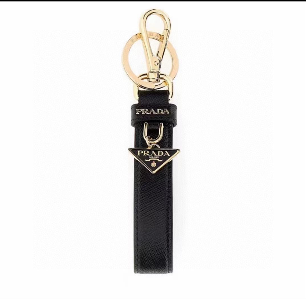 14PD55ADE Stylish key closure