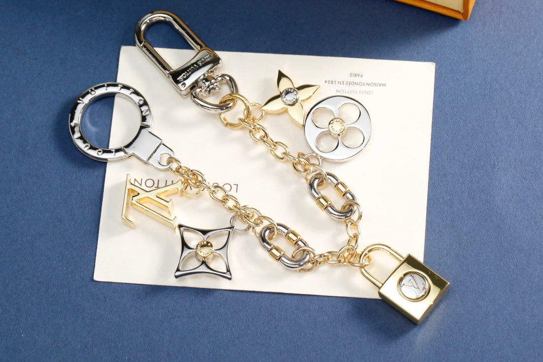 14E3ADE Stylish key closure