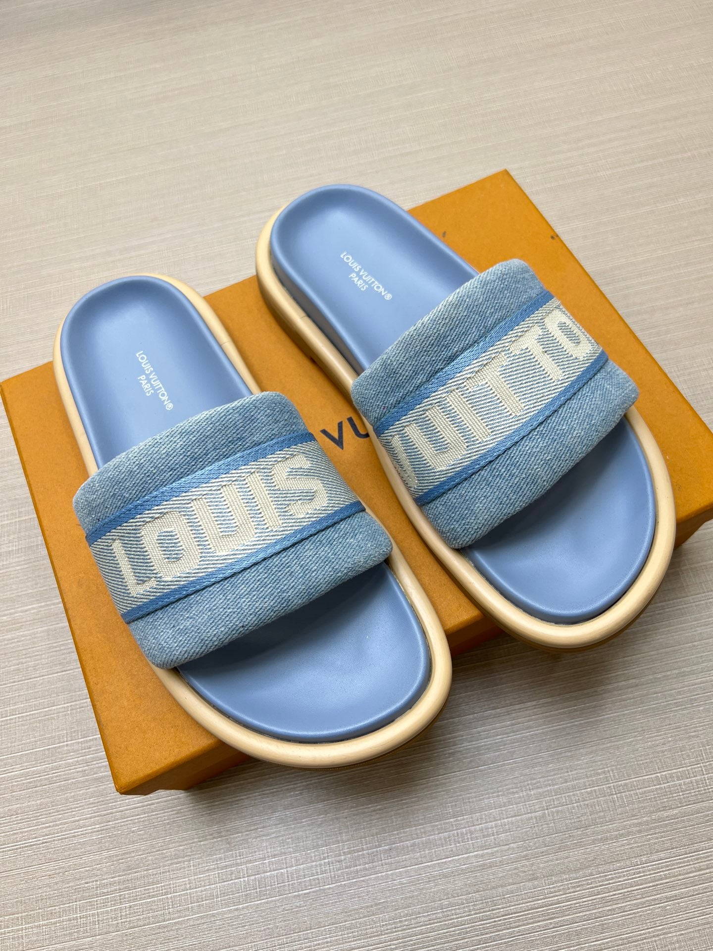 535ZE300ZDE Stylish Slippers