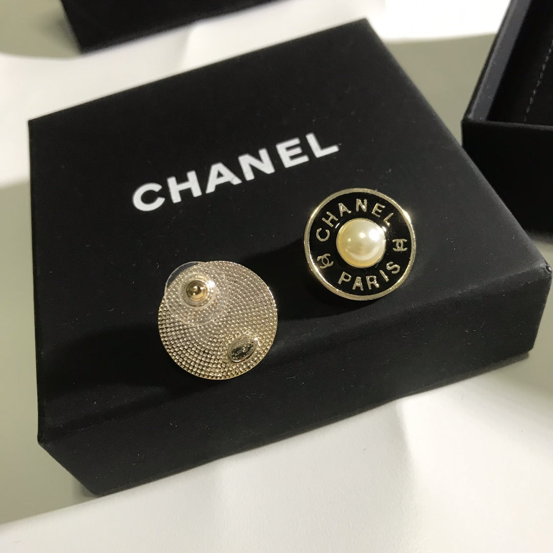 14C21EDE Stylish Earrings