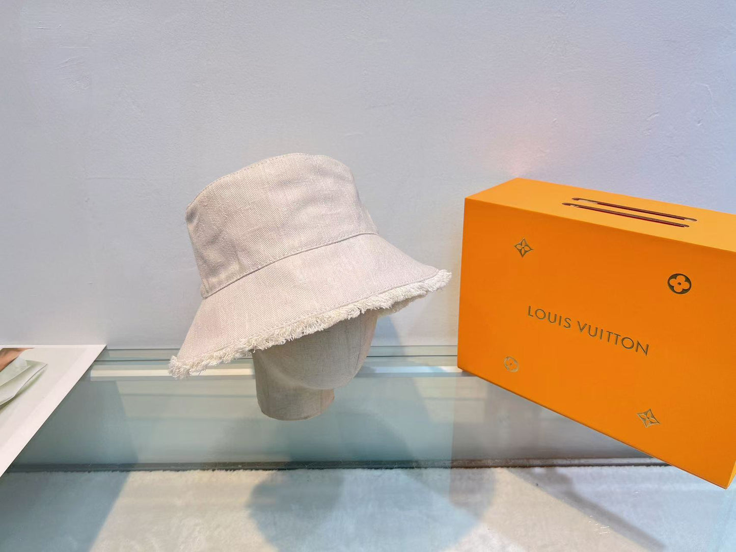 125ZE510MDE Stylish hats