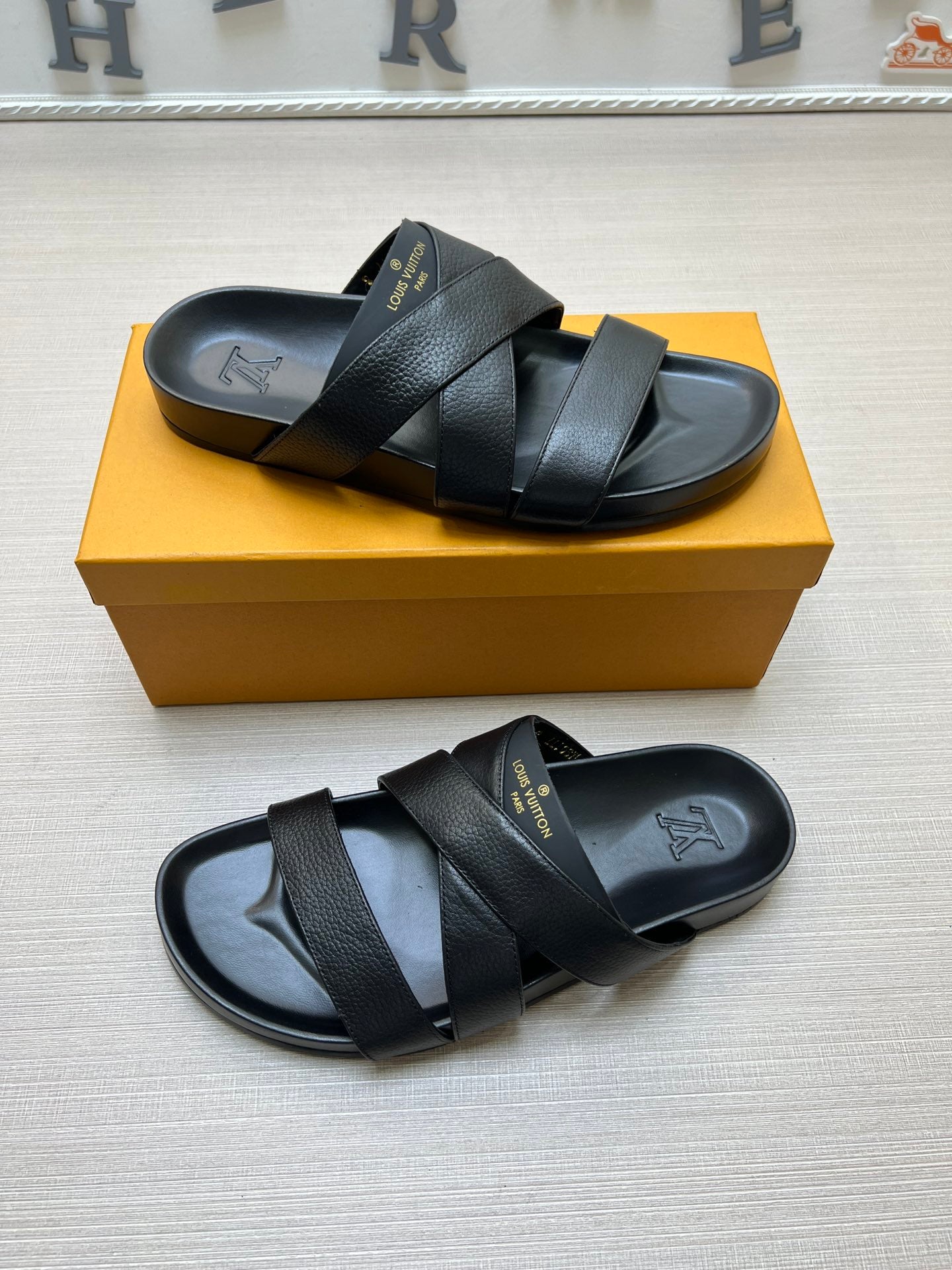 54E89ZDE Stylish slippers