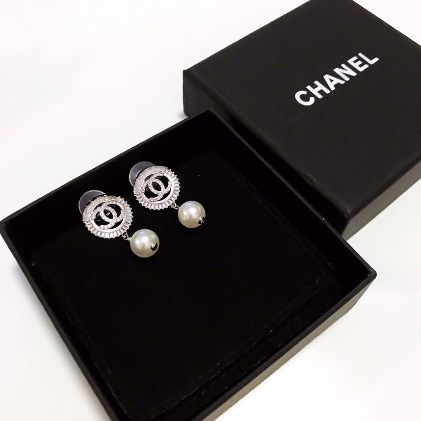 14C792EDE Stylish Earrings