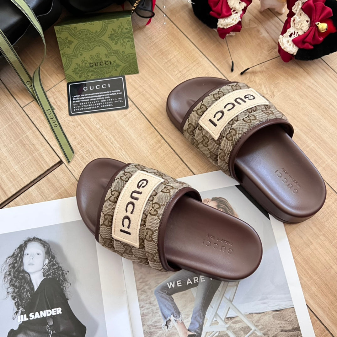 14B84ZDE Stylish Slippers