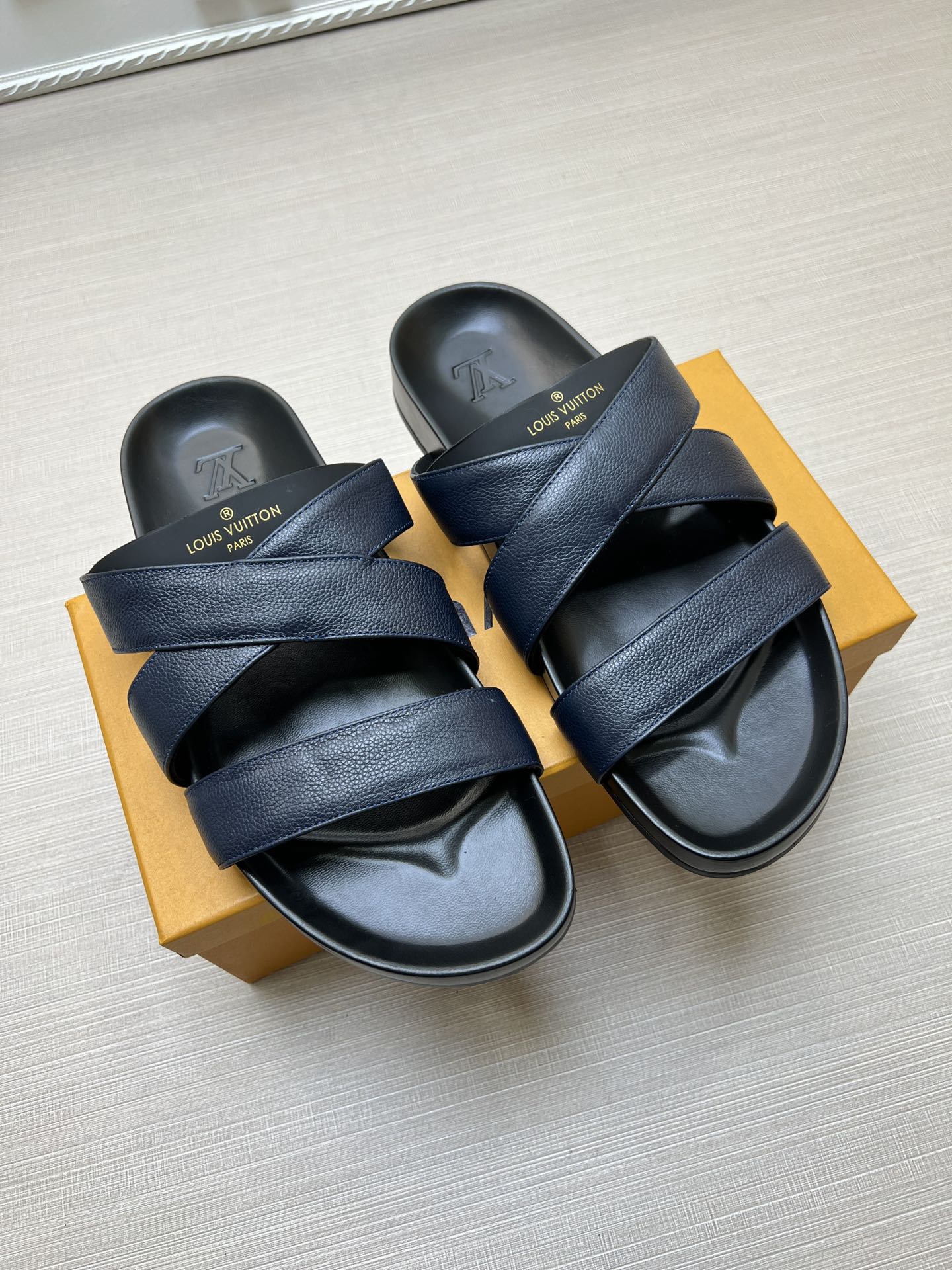54E89ZDE Stylish slippers