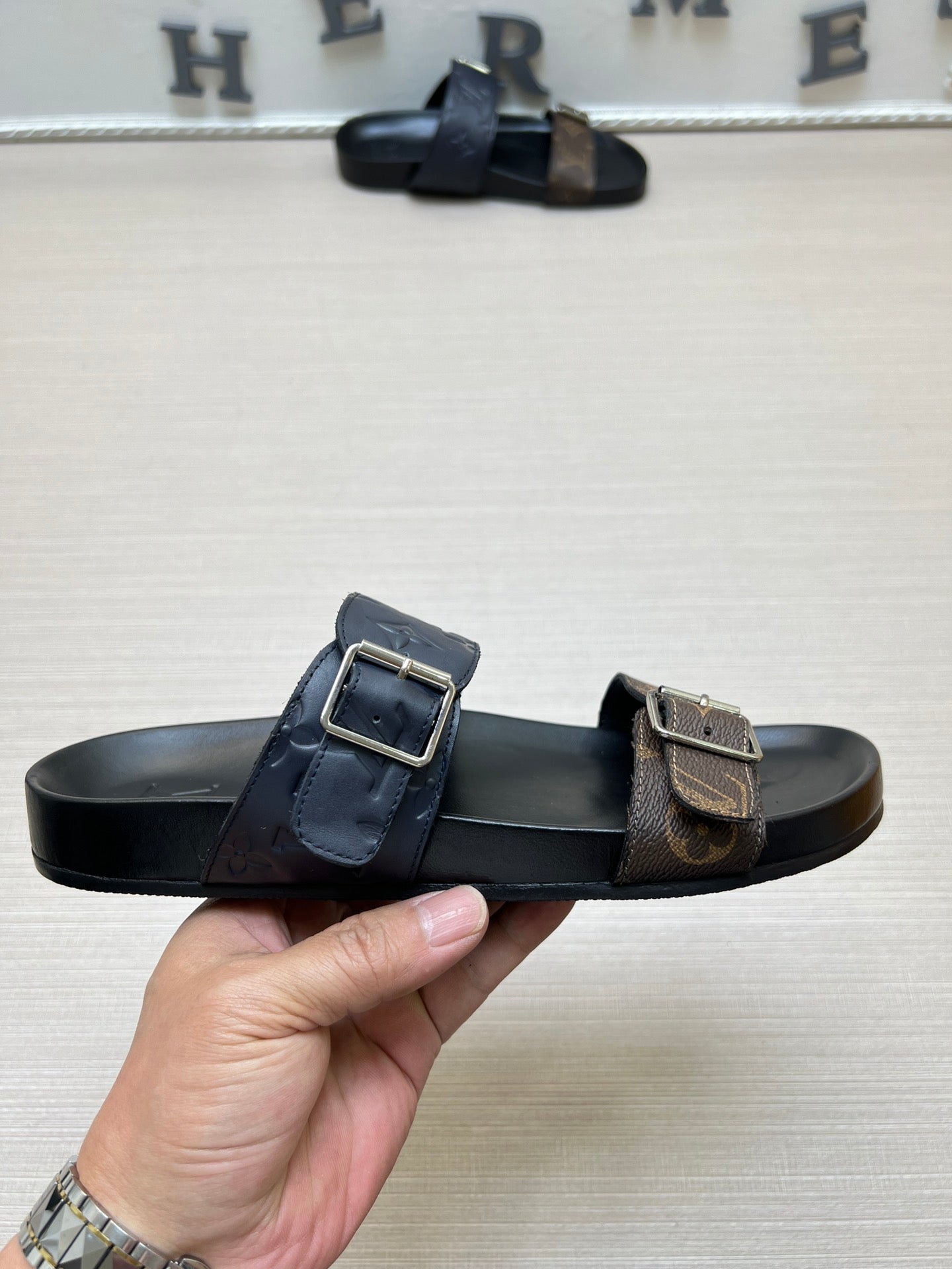 54E87ZDE Stylish slippers
