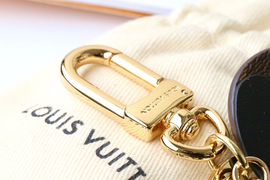 3RE13ADE Stylish key closure