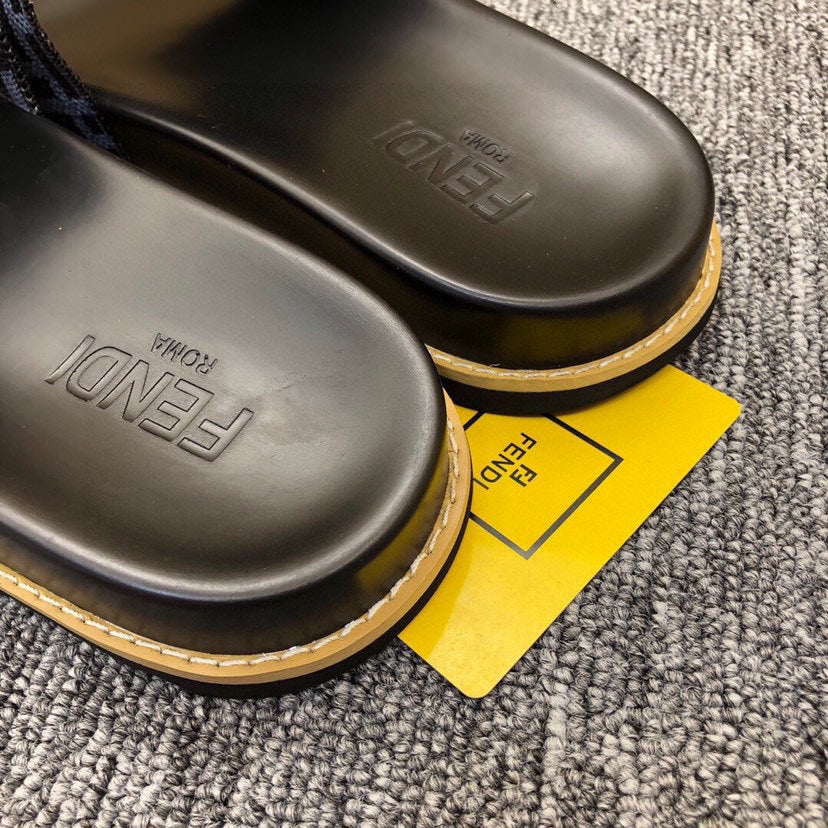 5XF102ZDE Stylish Slippers
