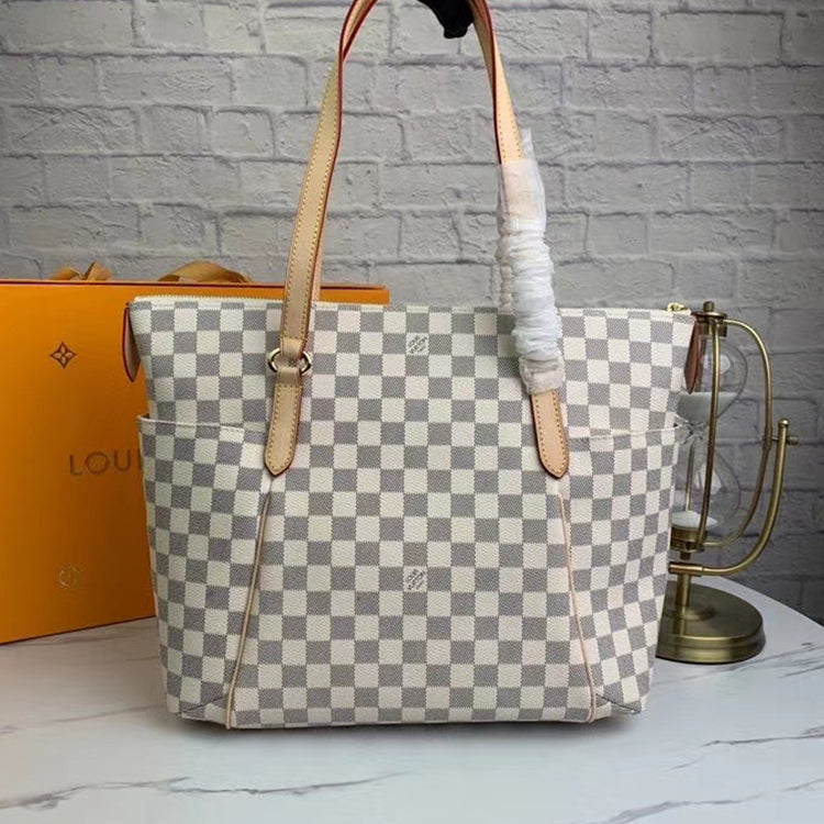 2E108BDE Stylish leather bag