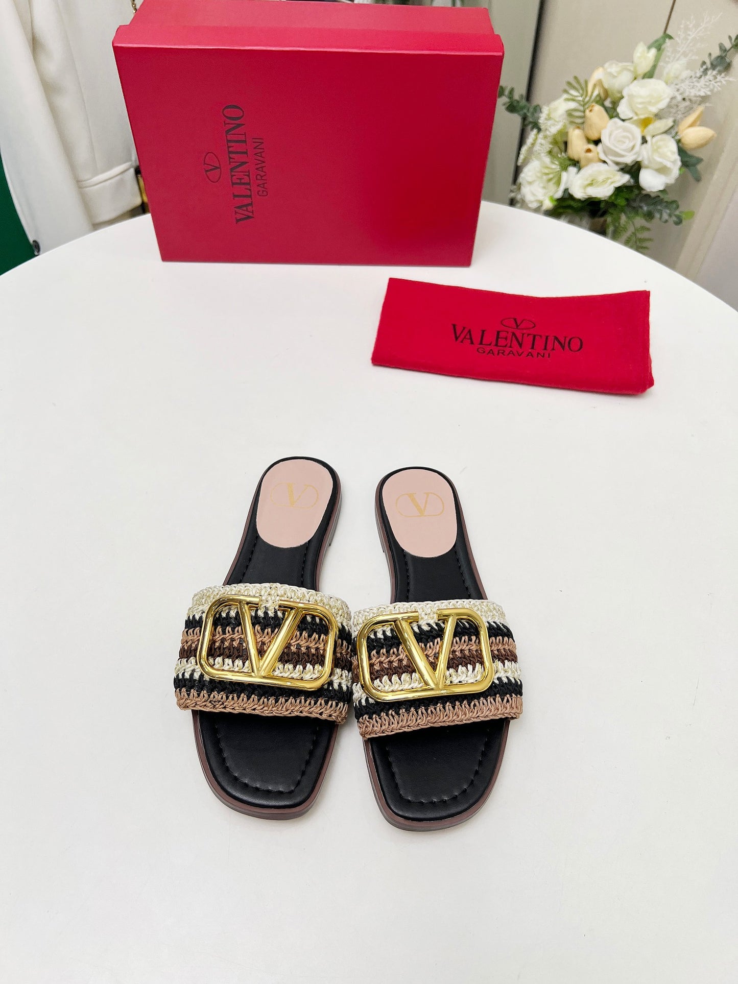 255QVL31ZDE Stylish leather Slippers