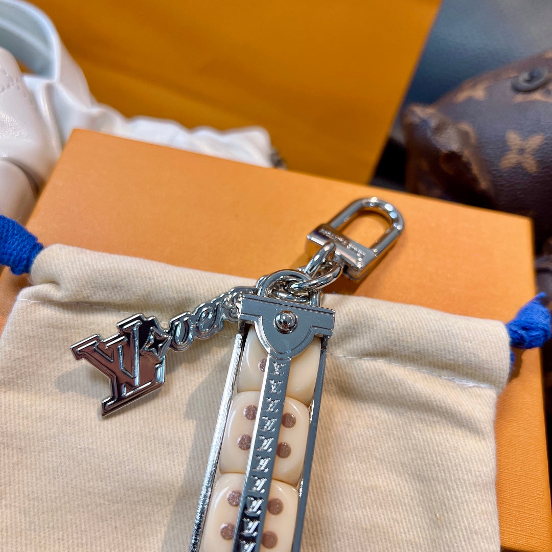 14E60ADE Stylish key closure