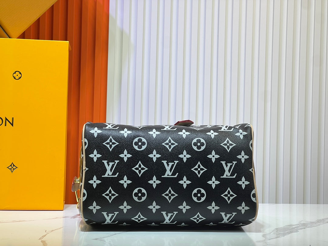 155XE17BDE Stylish leather bag