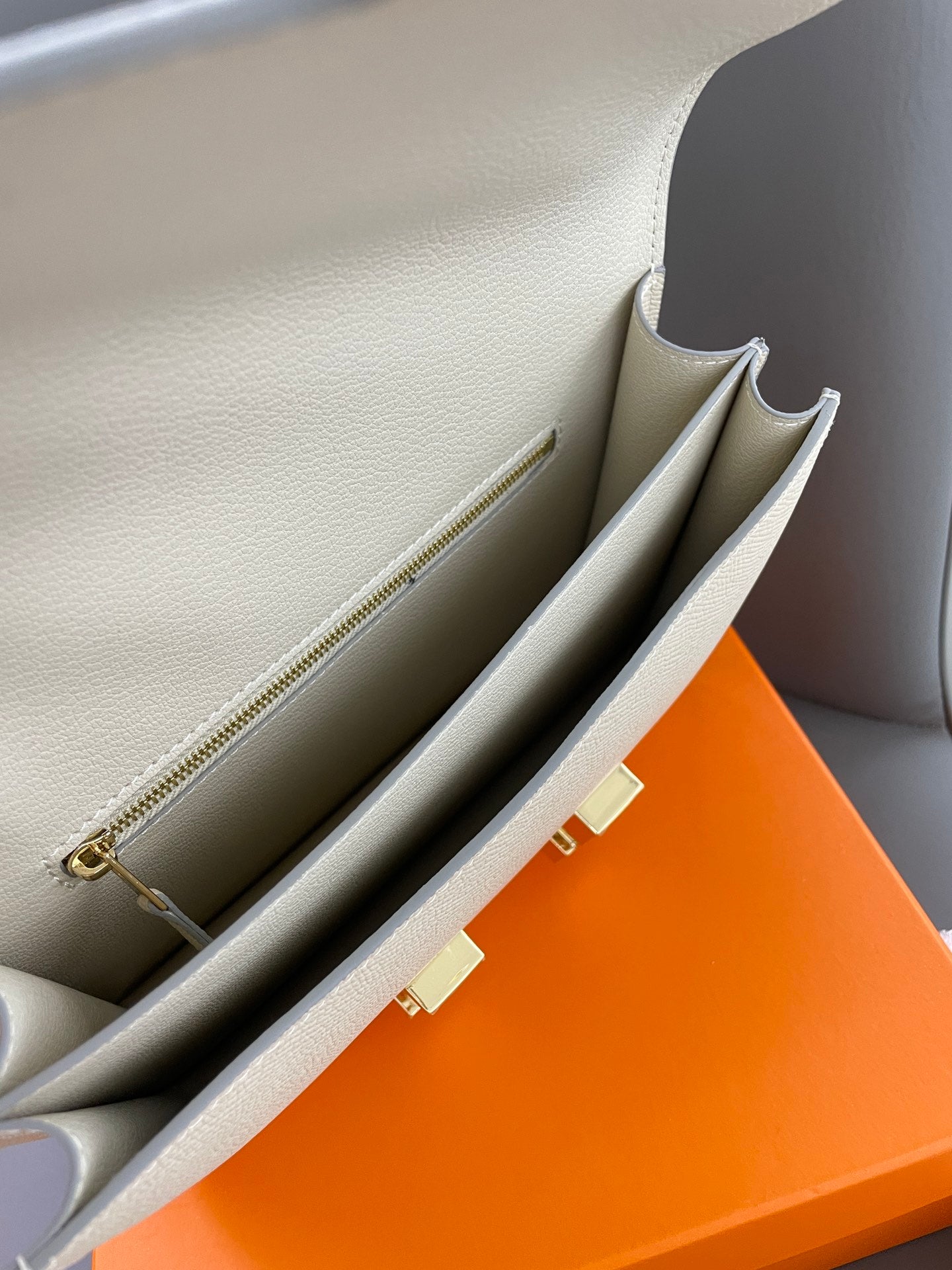 155NH65BDE Stylish leather bag