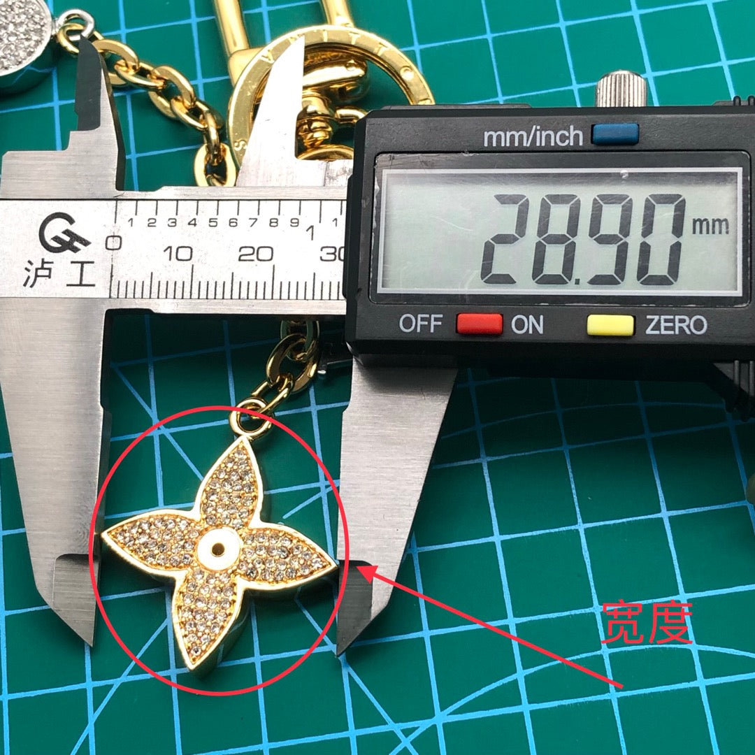 1E10ADE Stylish Keychains