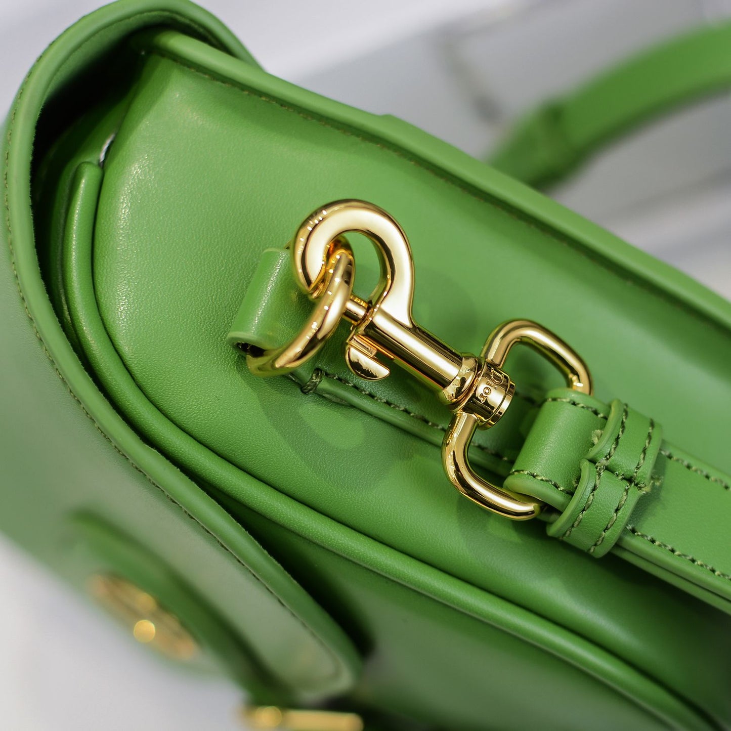 1L48BDE Stylish leather bag