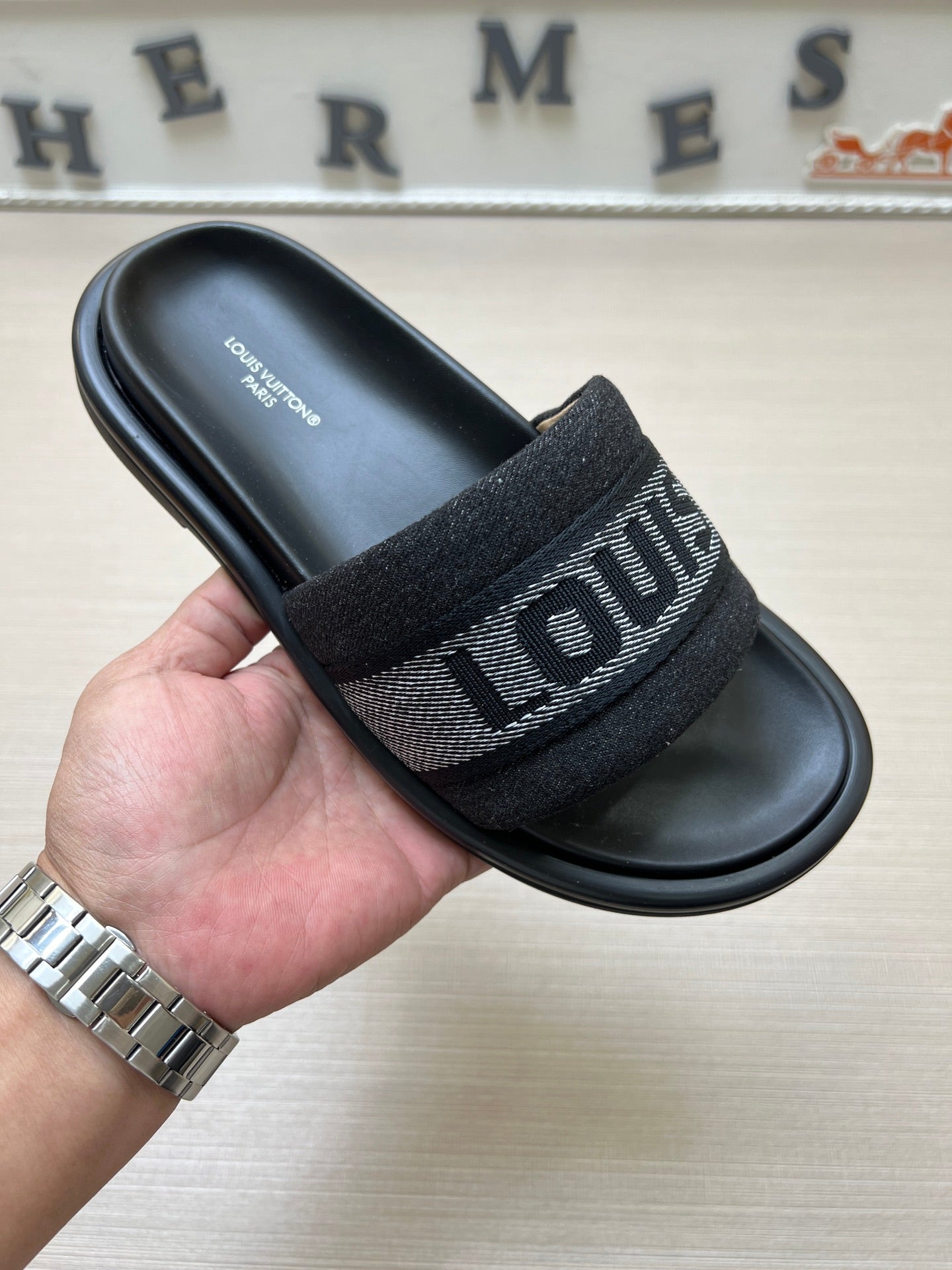 535ZE300ZDE Stylish Slippers