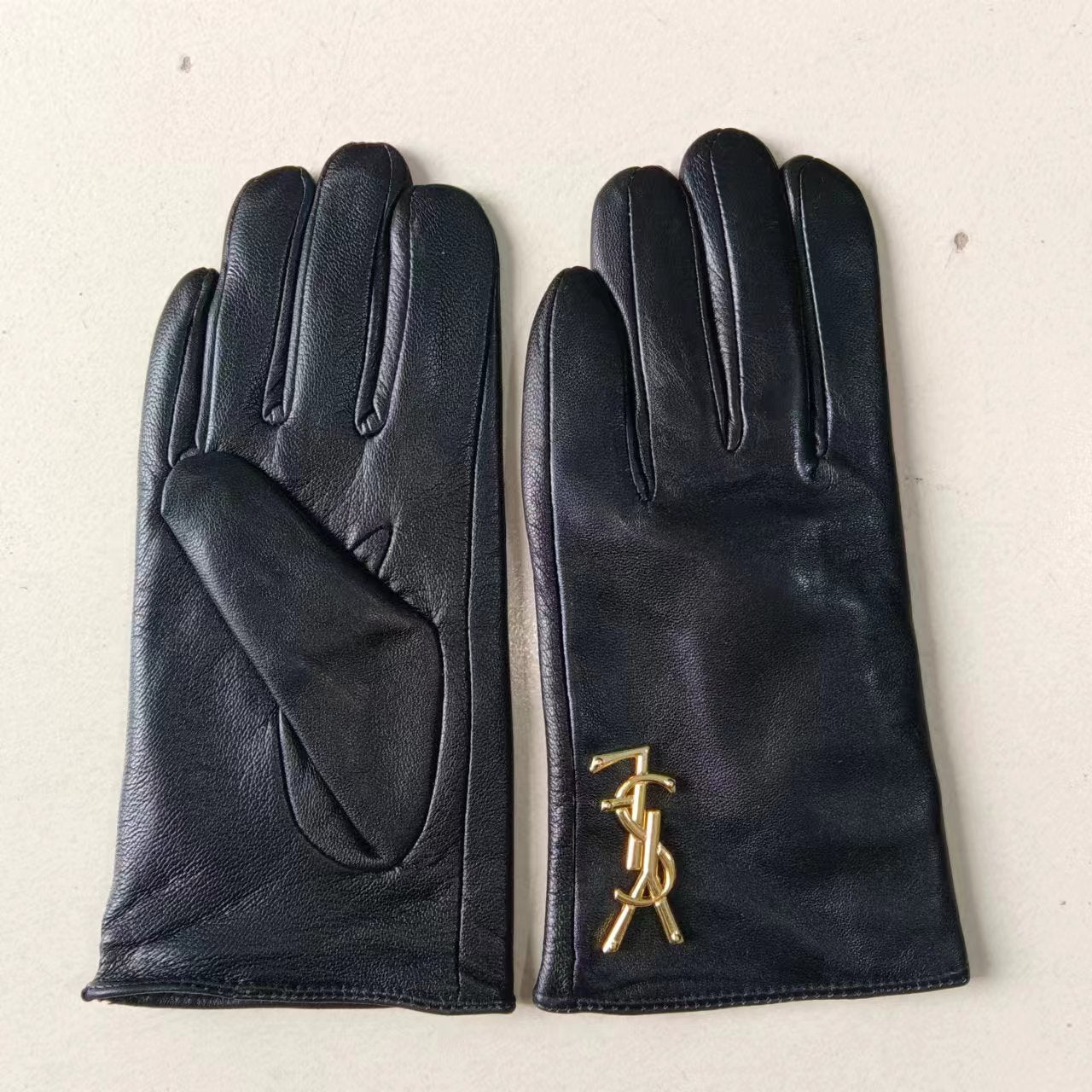 24SL85SDE Stylish gloves