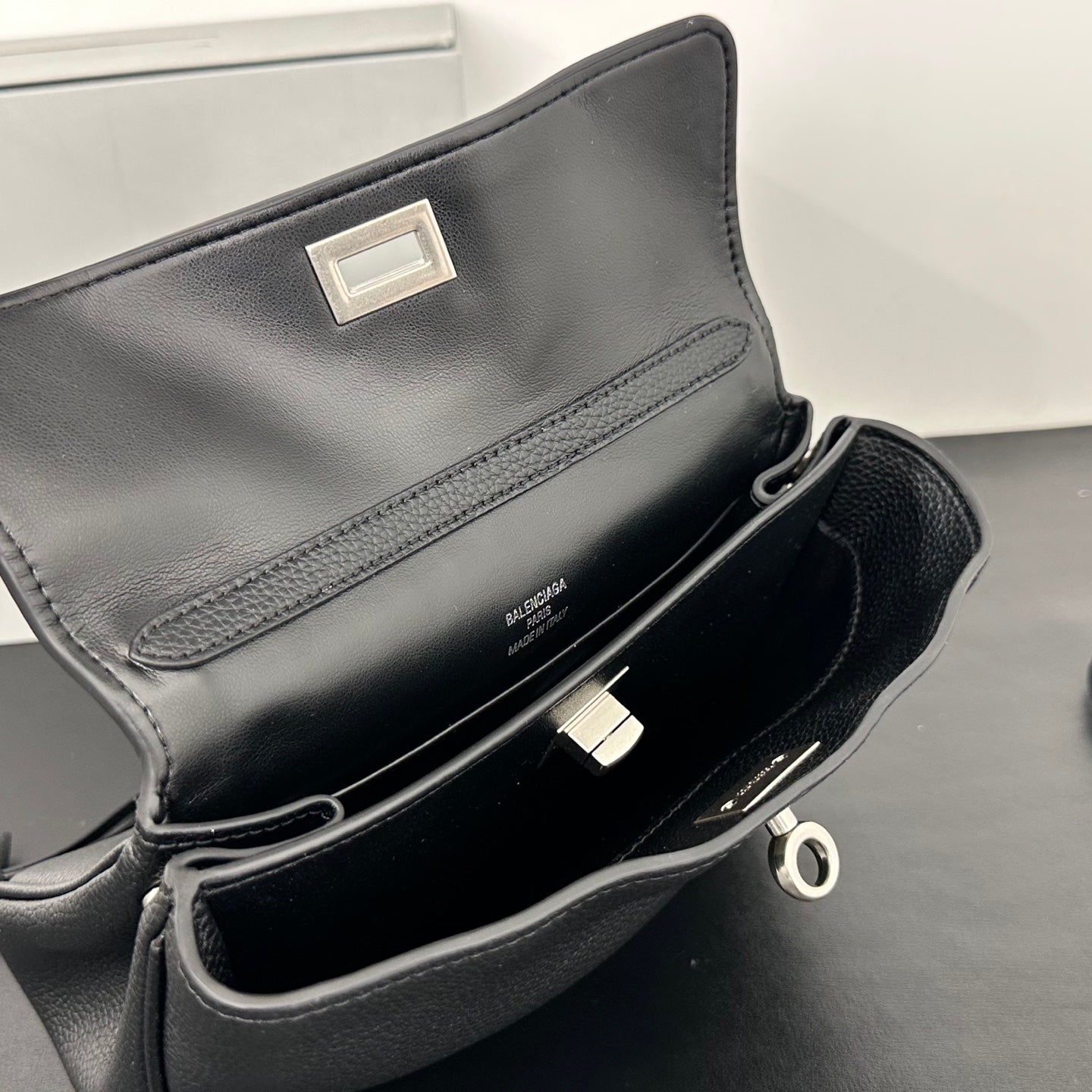 15XJ4BDE Stylish leather bag