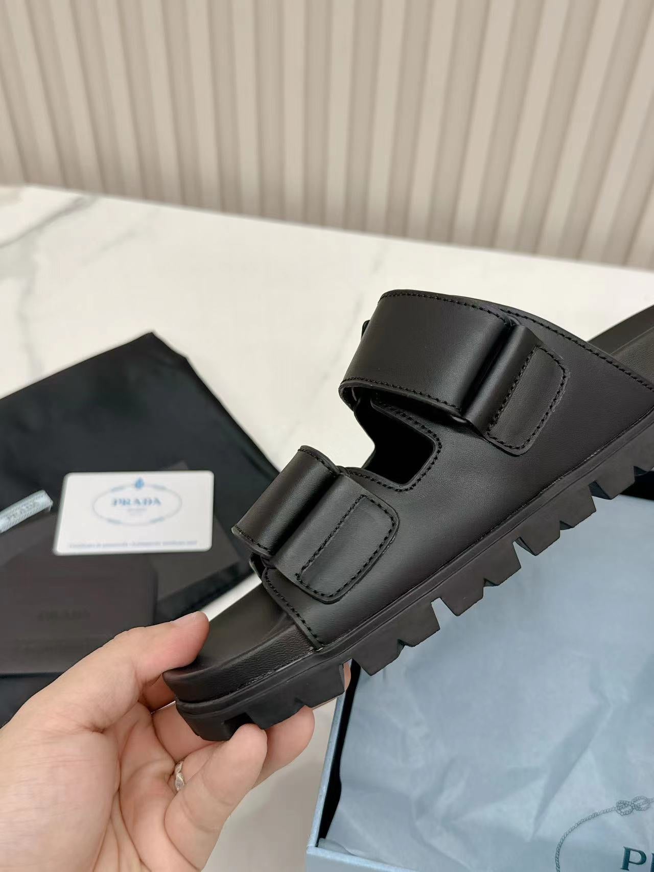 14PD26ZDE Stylish sandals