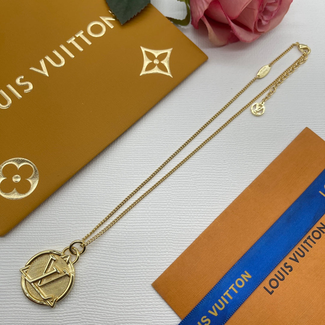 1YE246XDE Stylish Necklaces