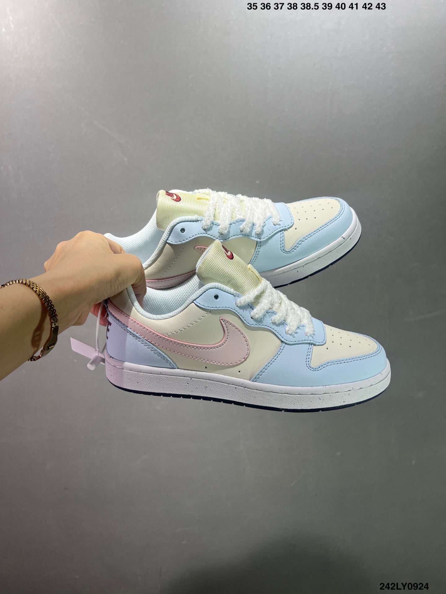 435ZA21ZDE Stylish shoes