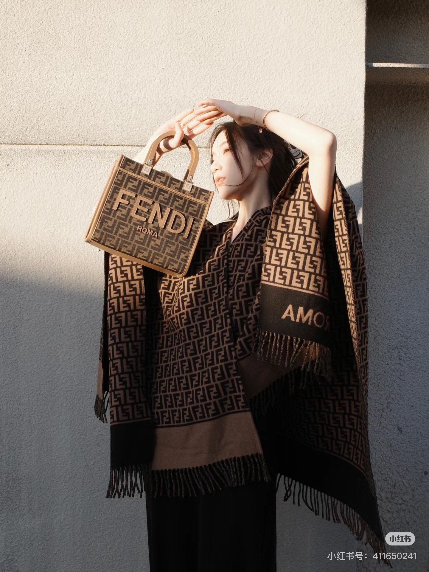 175RF51WDE Stylish double-sided usable cape