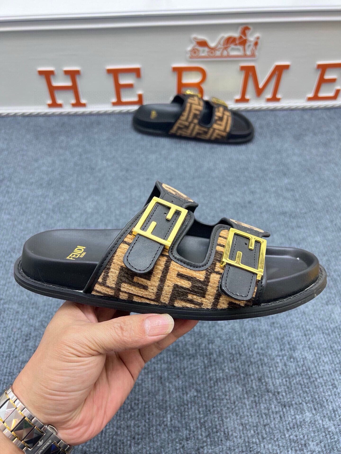 54F38ZDE Stylish slippers