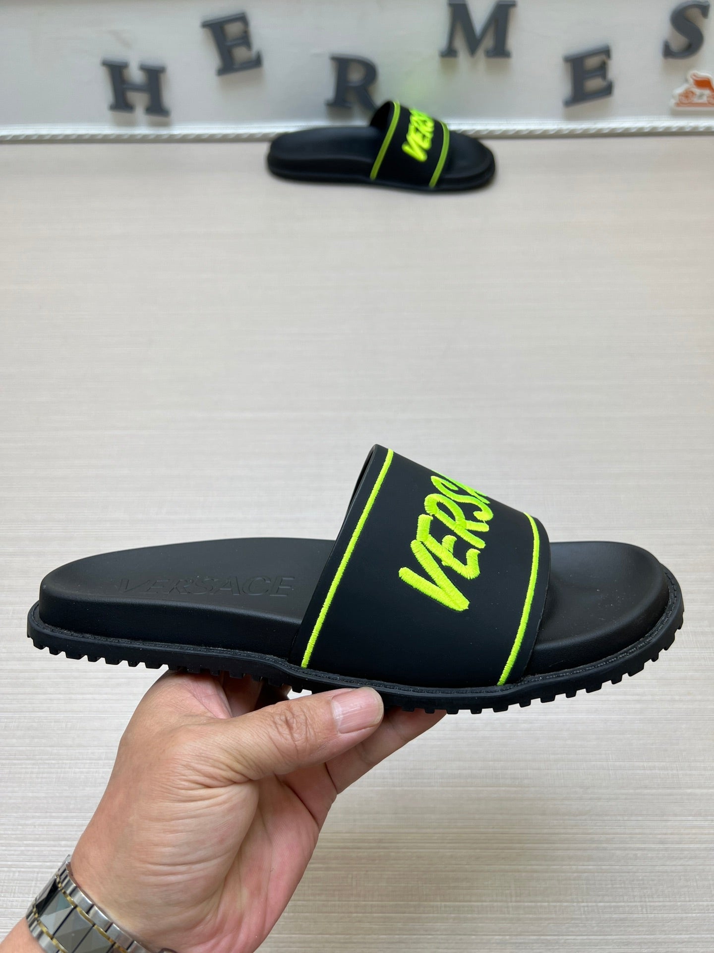 54V54ZDE Stylish slippers