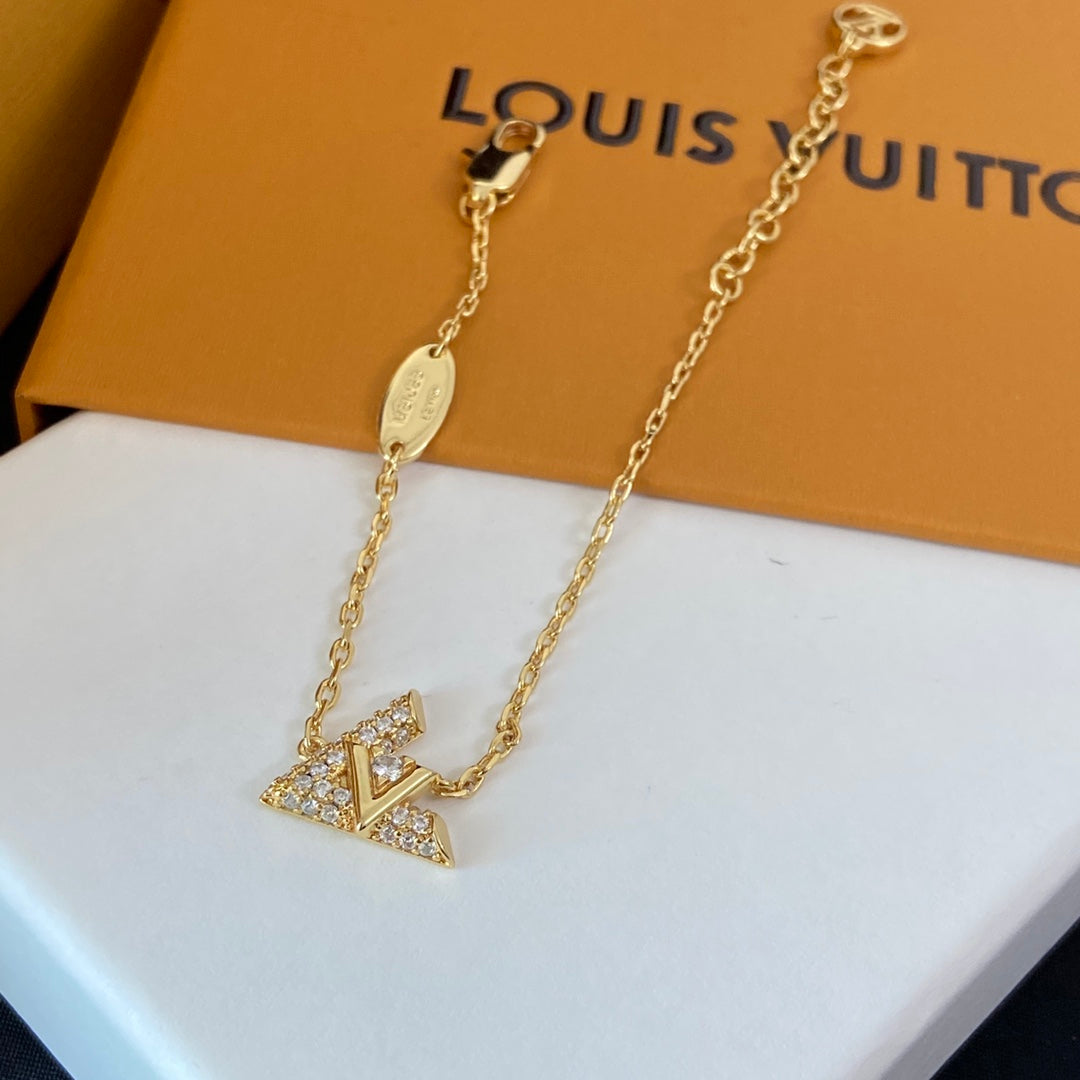 1XE609XDE Stylish Earrings Bracelets Necklaces