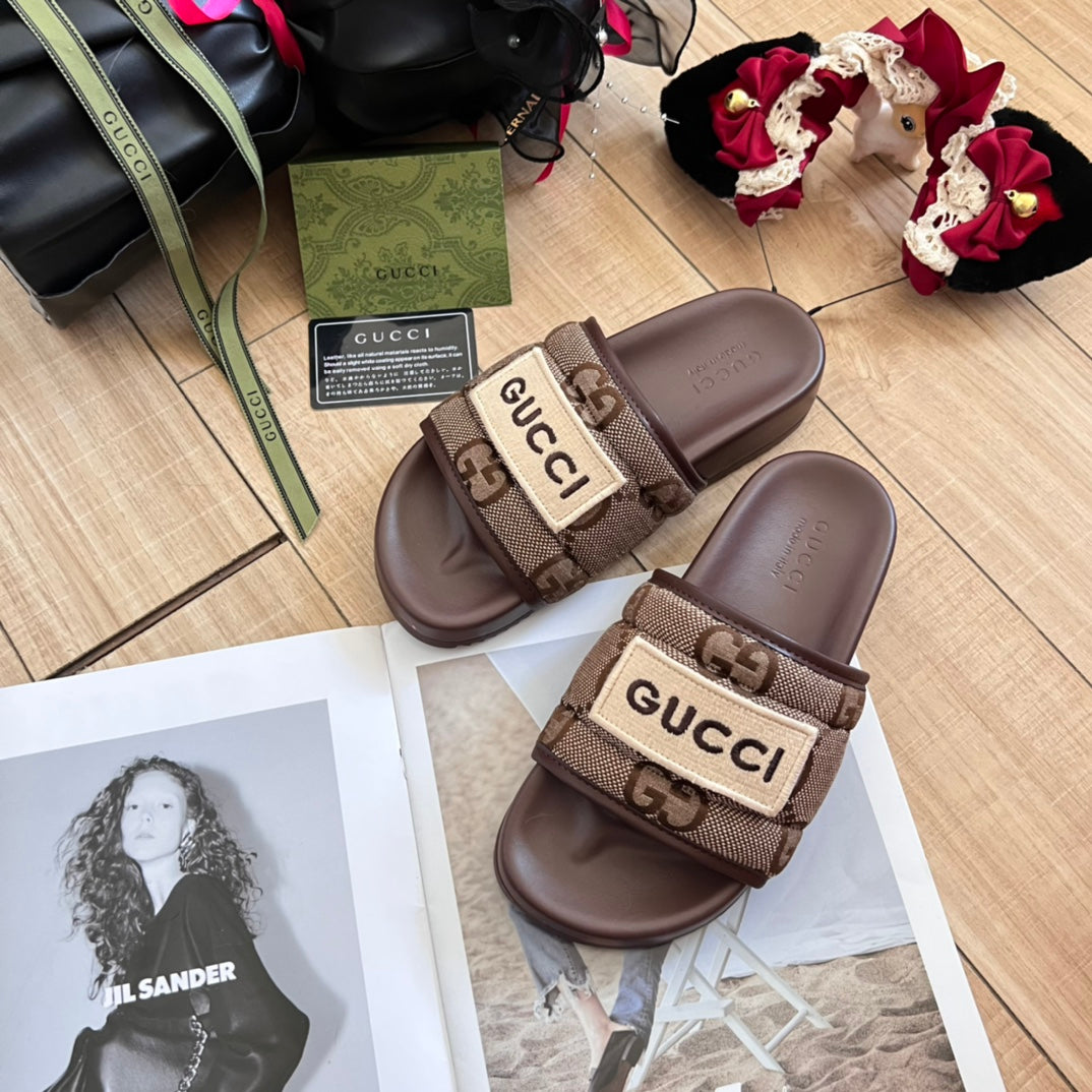 14B84ZDE Stylish Slippers