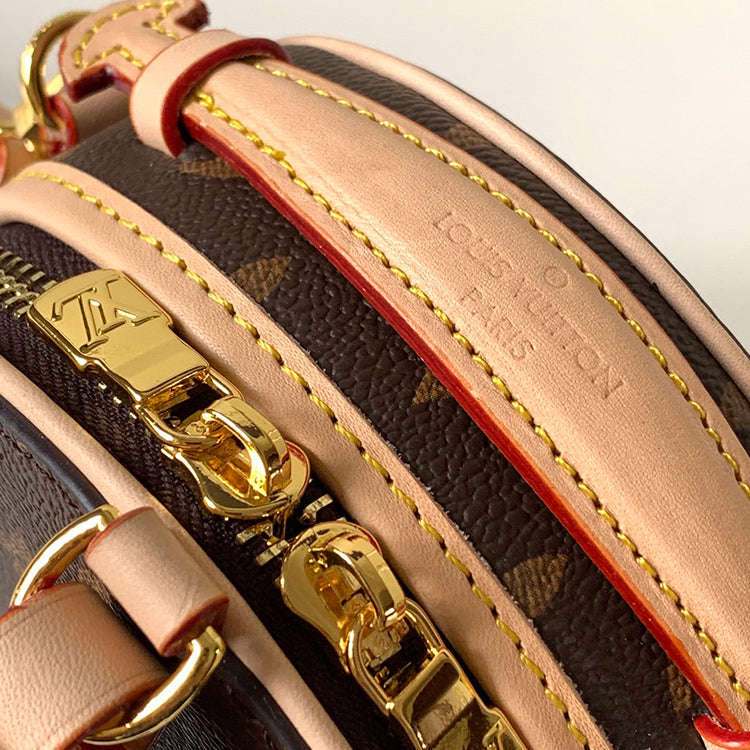 1E17BDE Stylish leather bag