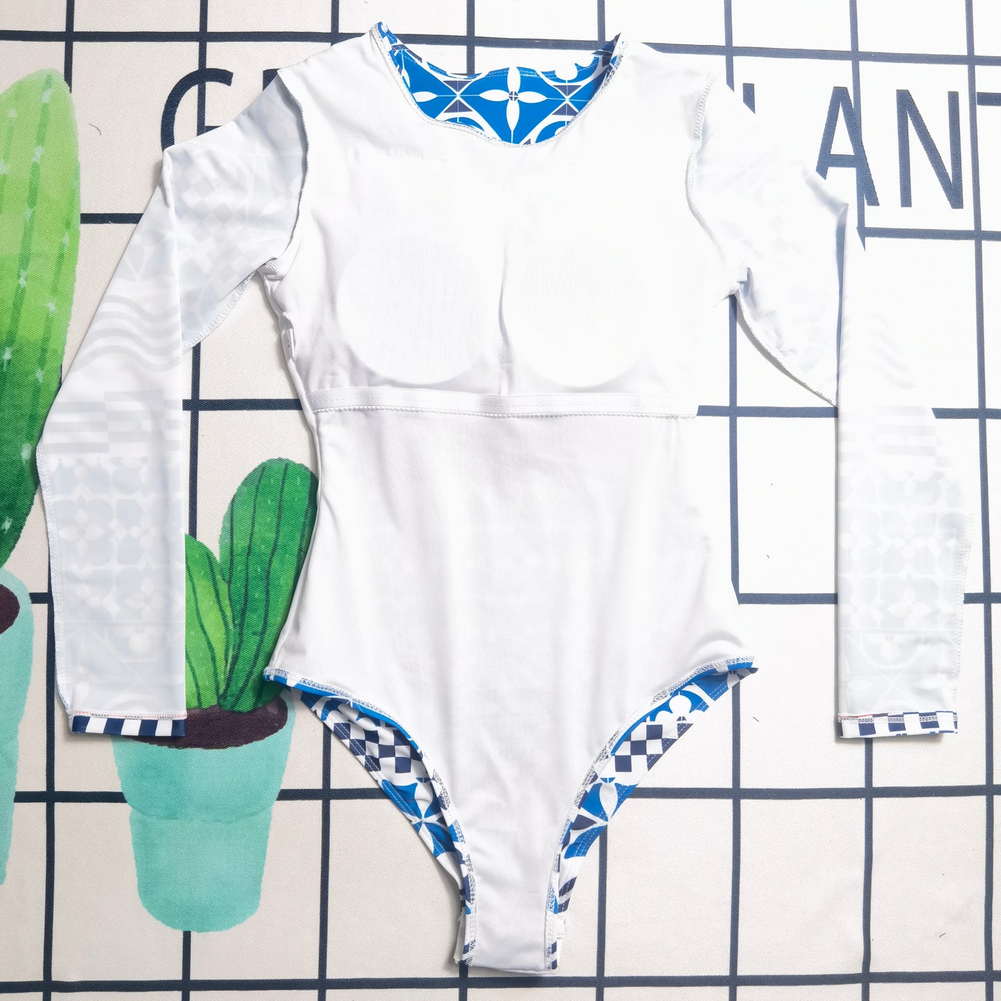 14E20YDE Stylish Long sleeve swimsuit
