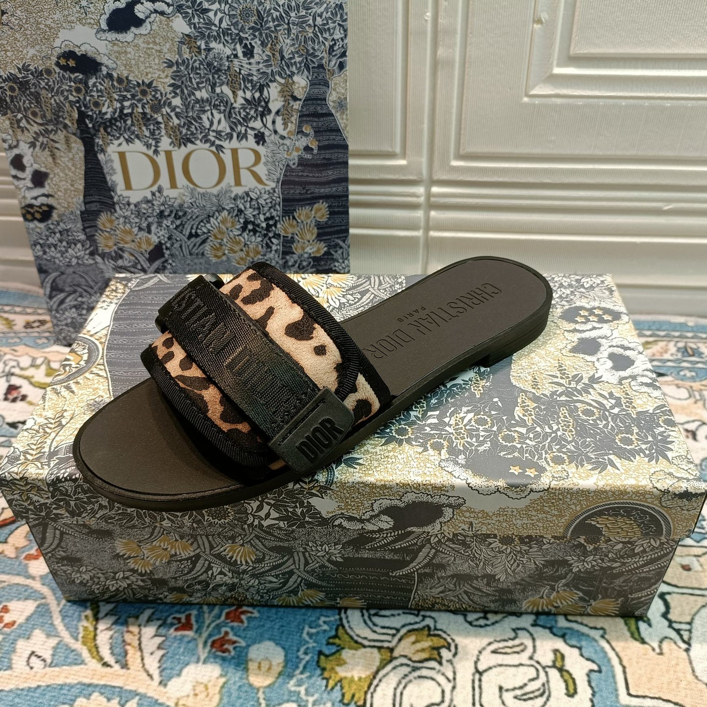 14D20ZDE Stylish Slippers