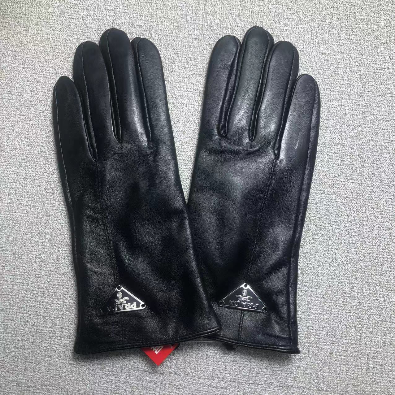 24PD83SDE Stylish gloves
