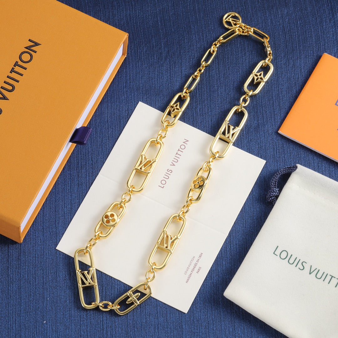 175R35XDE Stylish Necklaces
