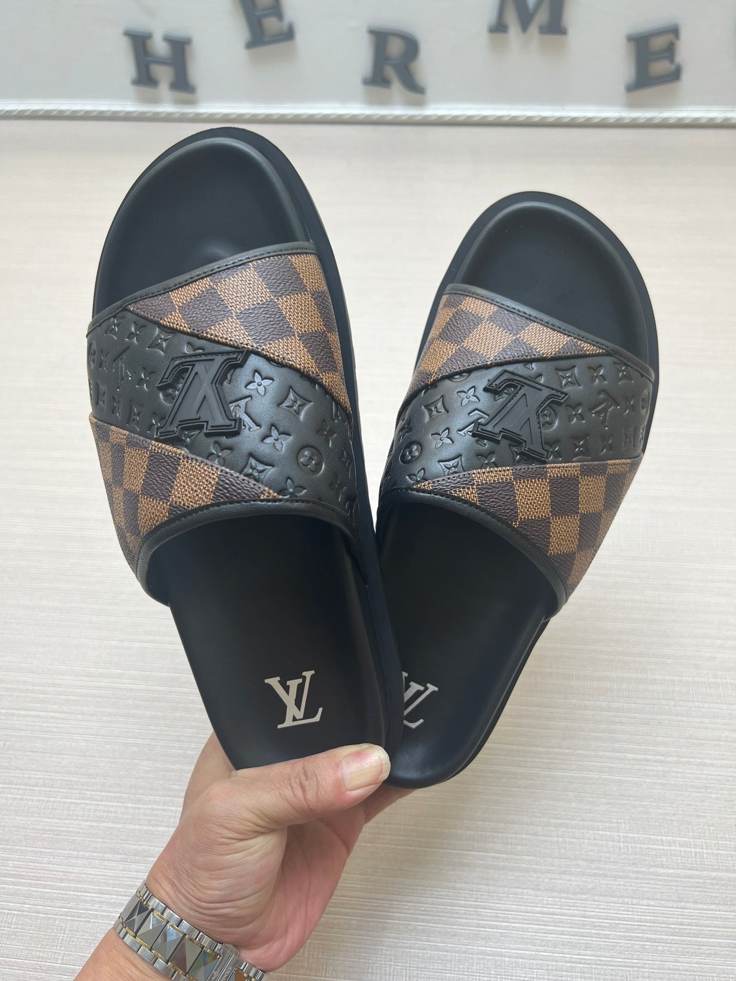 54E2ZDE Stylish slippers