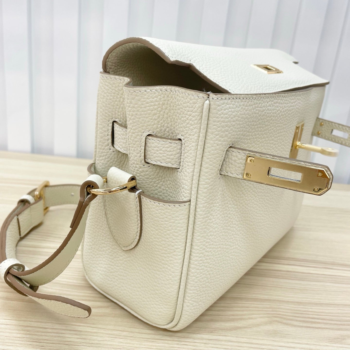 15RH4BDE Stylish leather bag