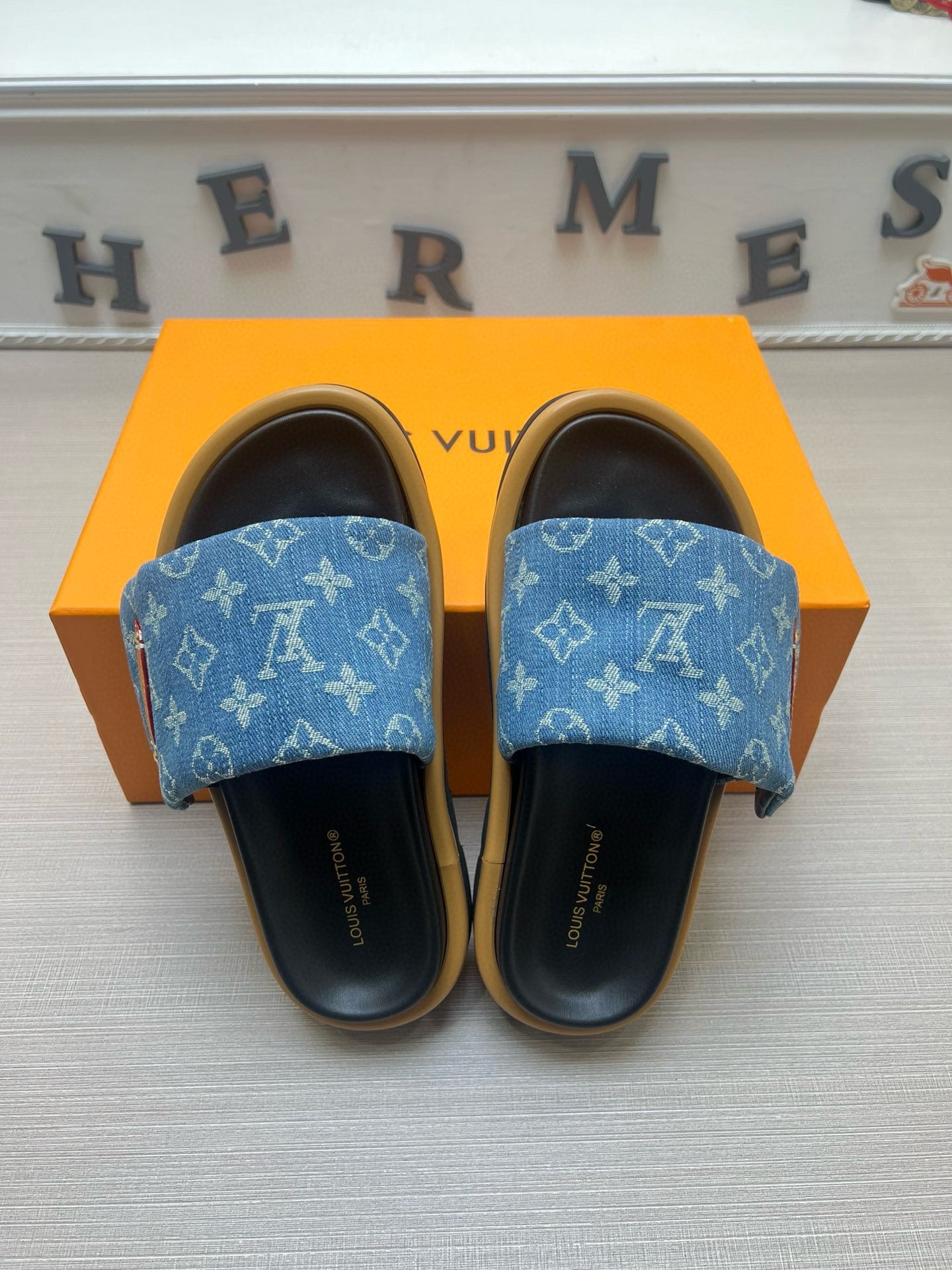 54E100ZDE Stylish slippers Sole thickness 5cm