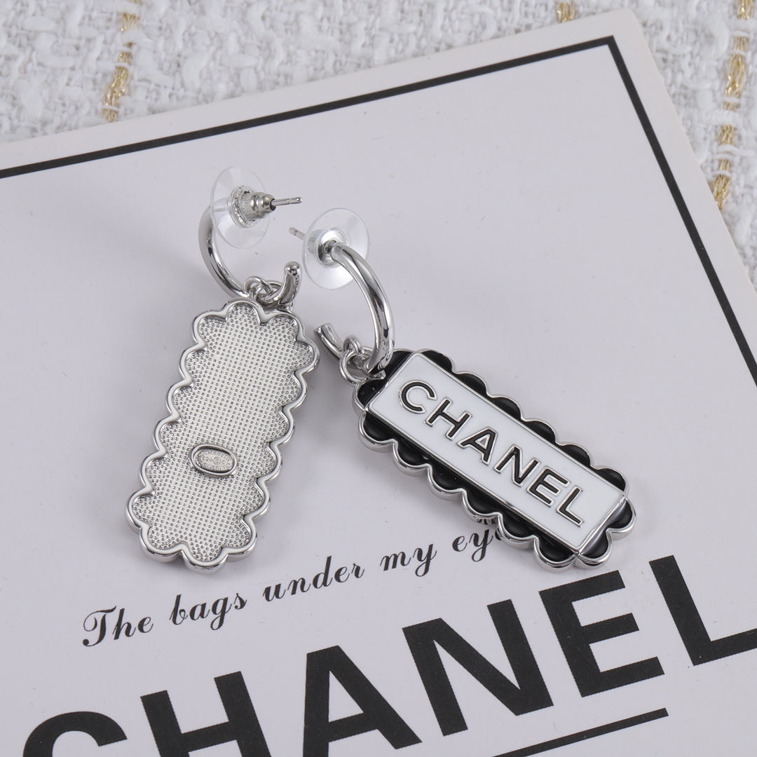 14C1091EDE Stylish Earrings