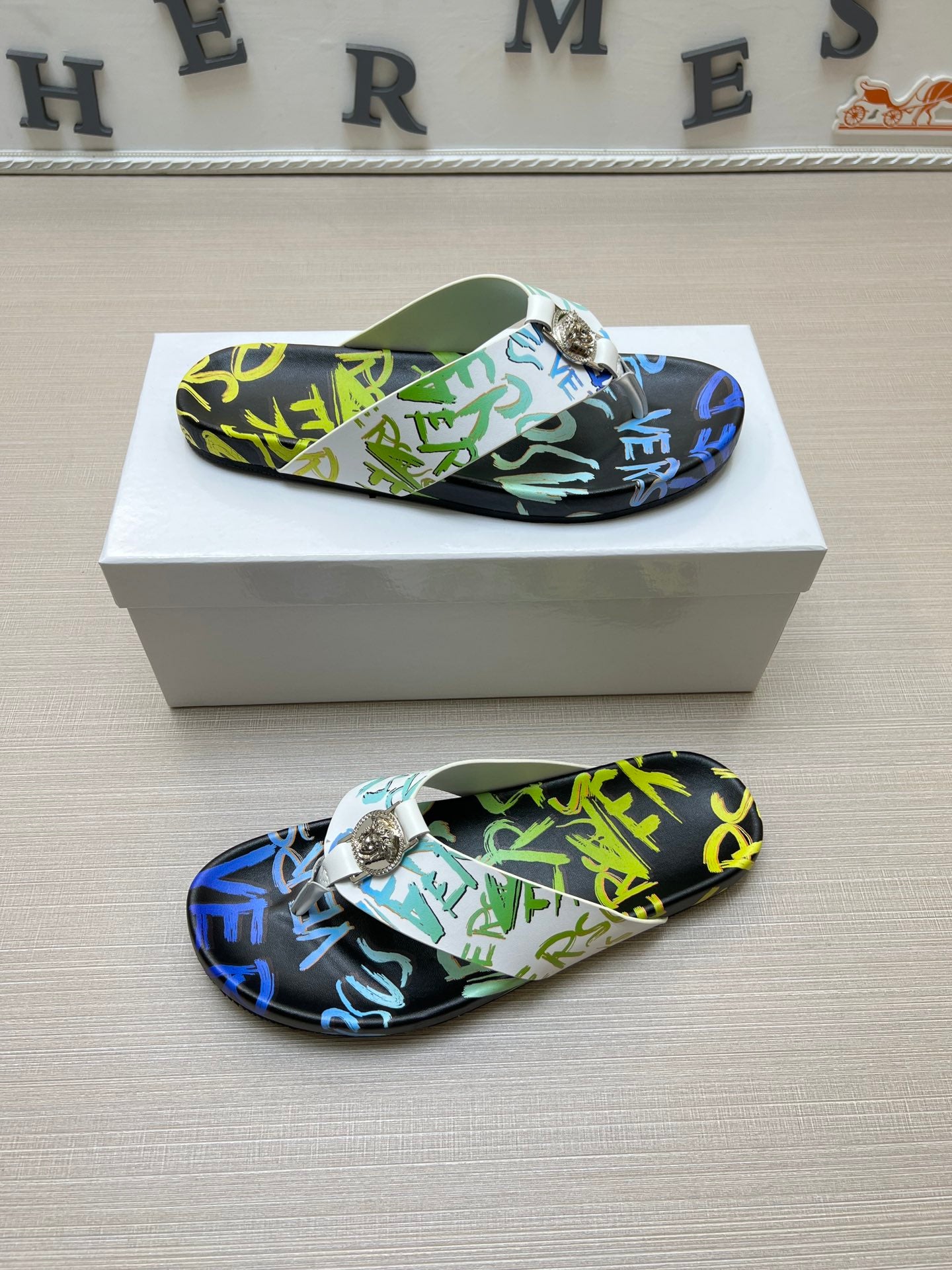 54V96ZDE Stylish slippers