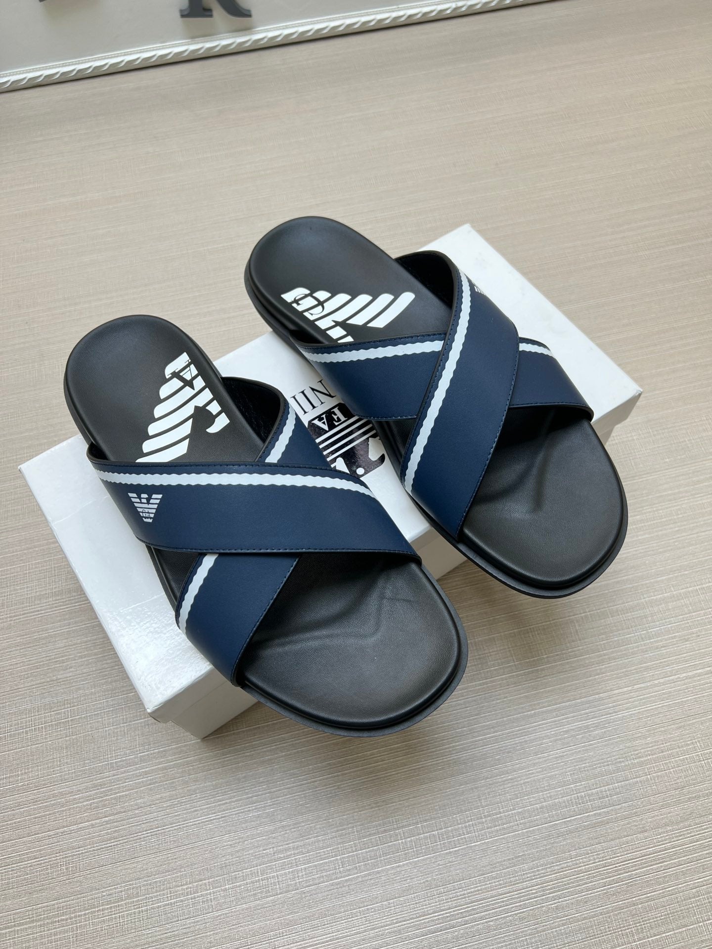 54A104ZDE Stylish slippers